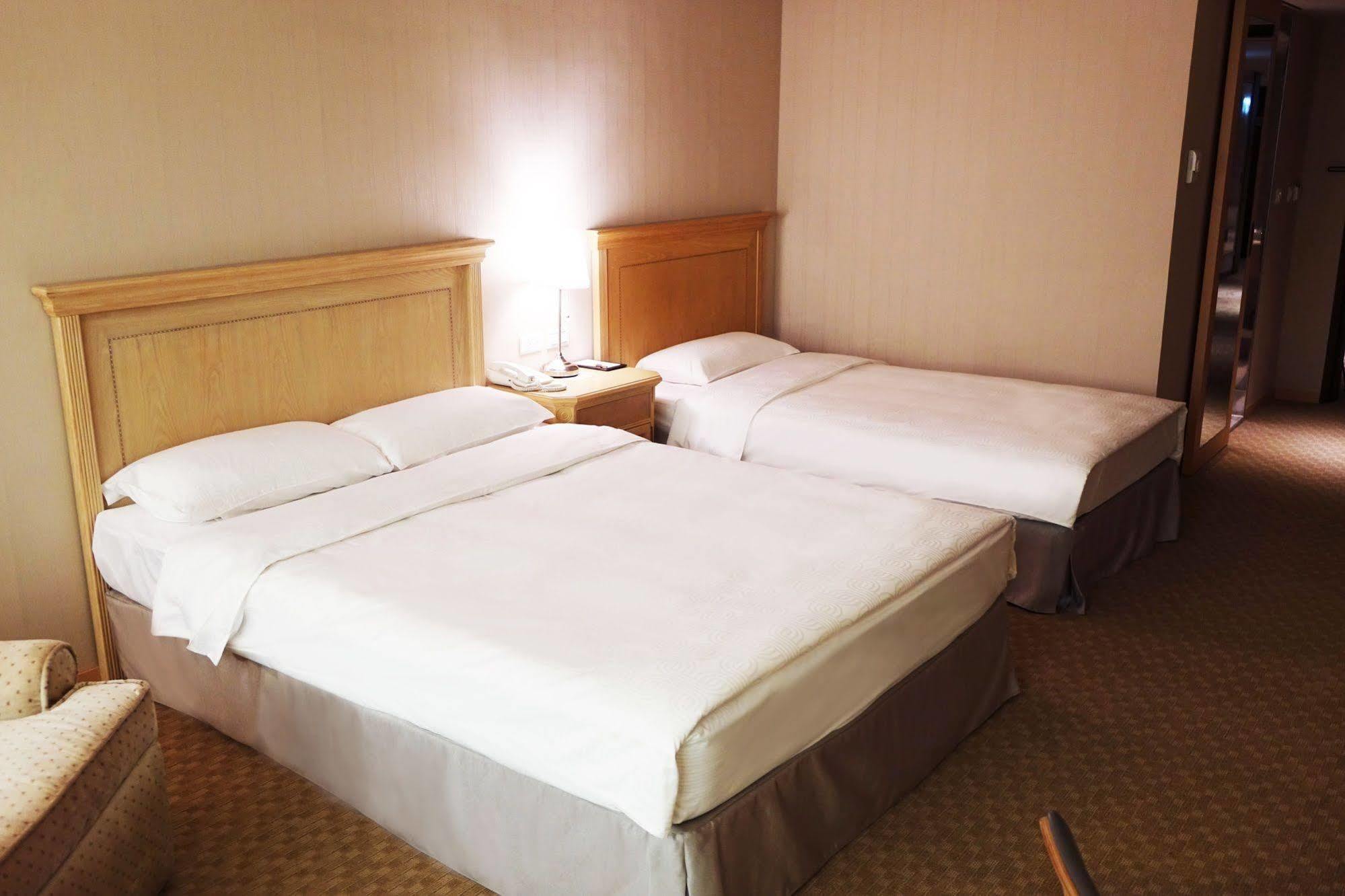 Chiayi Maison De Chine Hotel Bagian luar foto